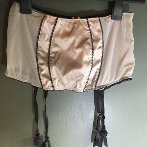 NWT Victoria’s Secret garter belt size small